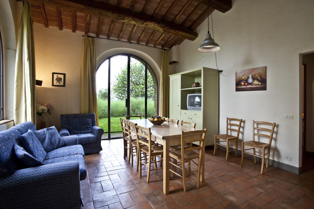 Podere Il Pino Poggibonsi Szoba fotó