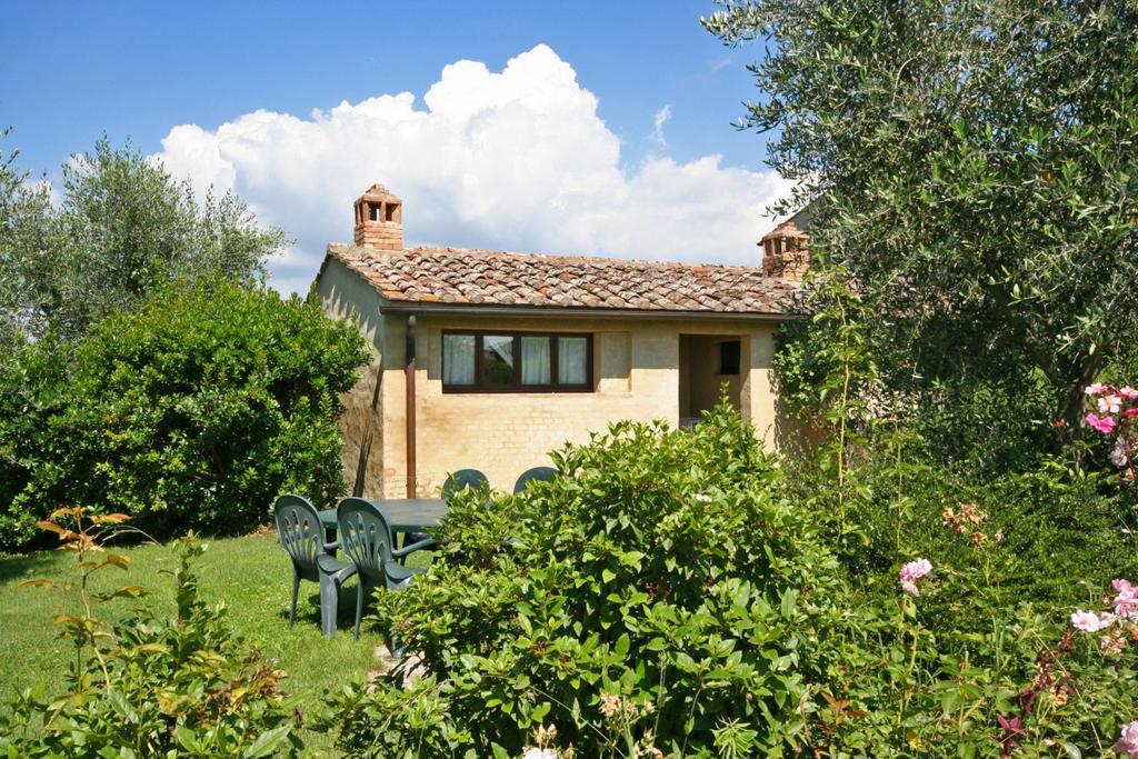 Podere Il Pino Poggibonsi Szoba fotó